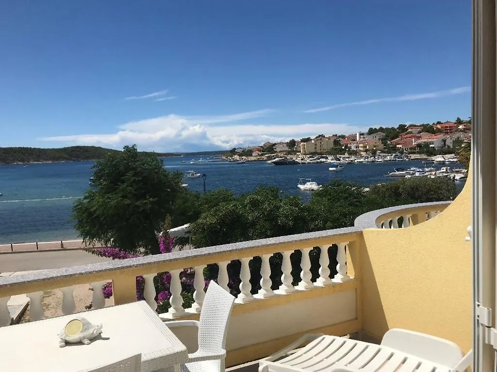 招待所 Apartments And Rooms Villa Luci Barbat na Rabu 克罗地亚
