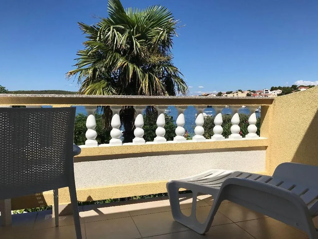 Apartments And Rooms Villa Luci Barbat na Rabu 招待所