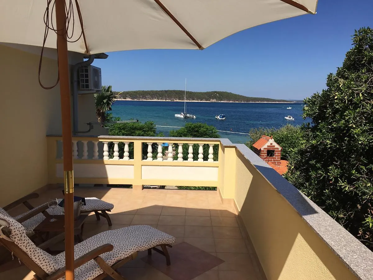 Apartments And Rooms Villa Luci Barbat na Rabu 招待所