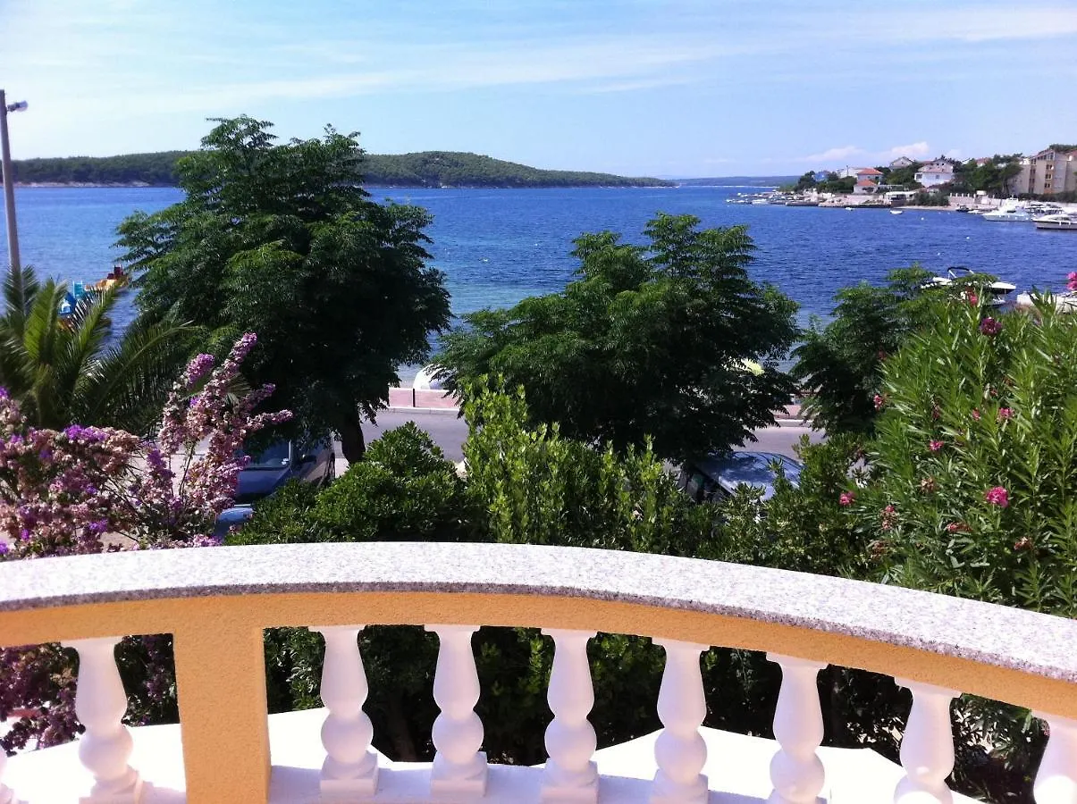 Apartments And Rooms Villa Luci Barbat na Rabu 招待所